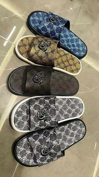 Claquettes de luxe élégantes