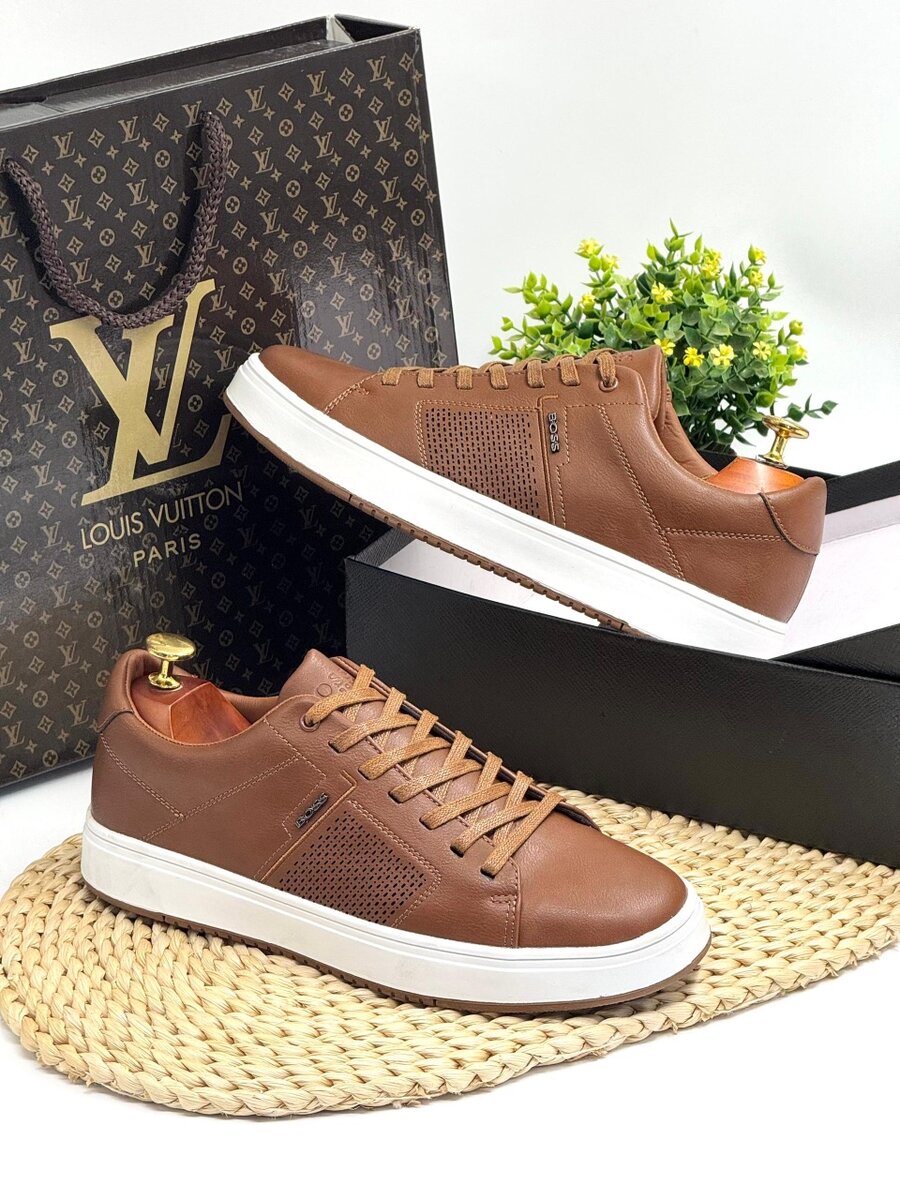 BOSS BROWN AND WHITE