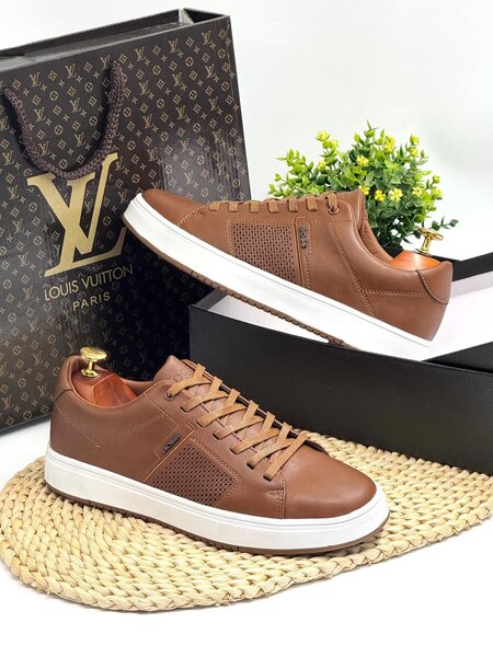 BOSS BROWN AND WHITE