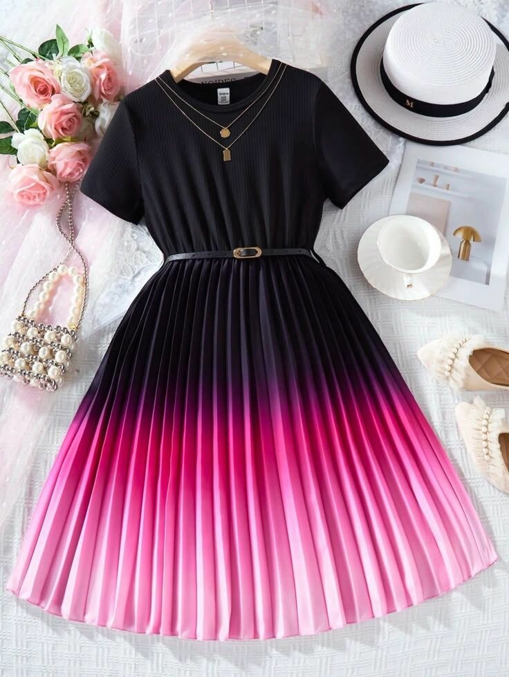 Robe Colorée Plissée Élégante