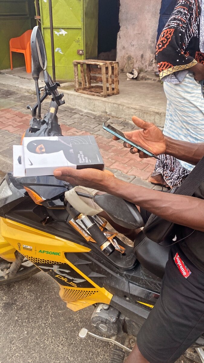 Nike Pro Thermal Hood