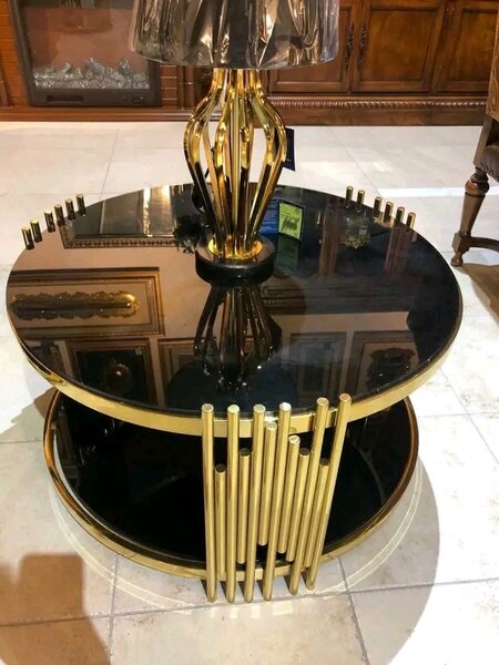 Table basse en verre noir et doré