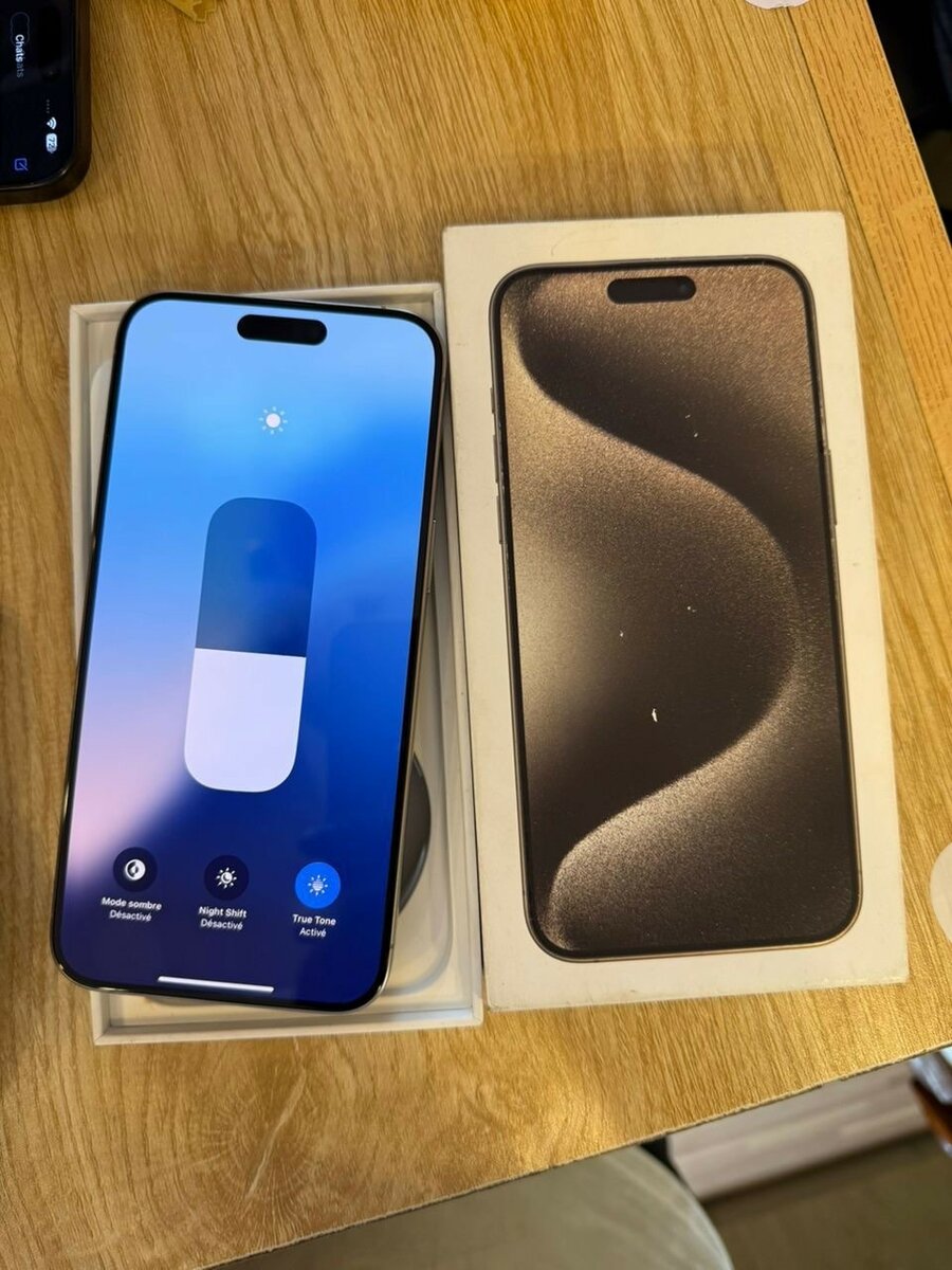 iPhone 15pro max 256giga casineuf avec carton