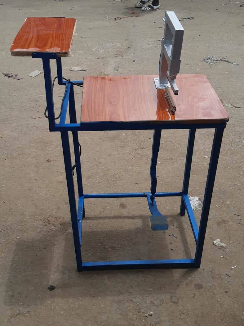 Machine à pédale de filetage