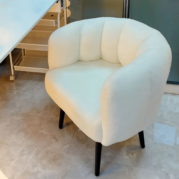 Chaise d'appoint en fausse fourrure