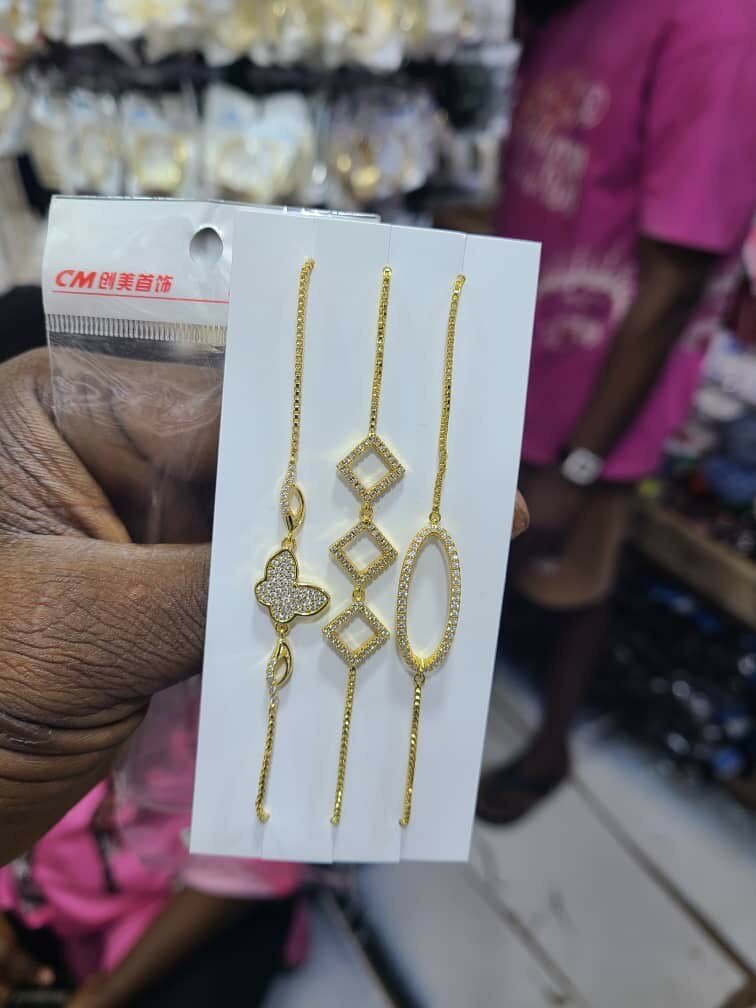 Bracelets élégants dorés