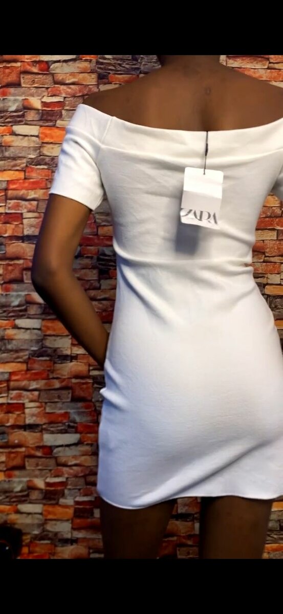 Robe Blanche Épaule Dénudée Zara