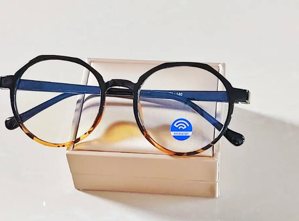 NEW IN: Optical frames available in the color shown 💞