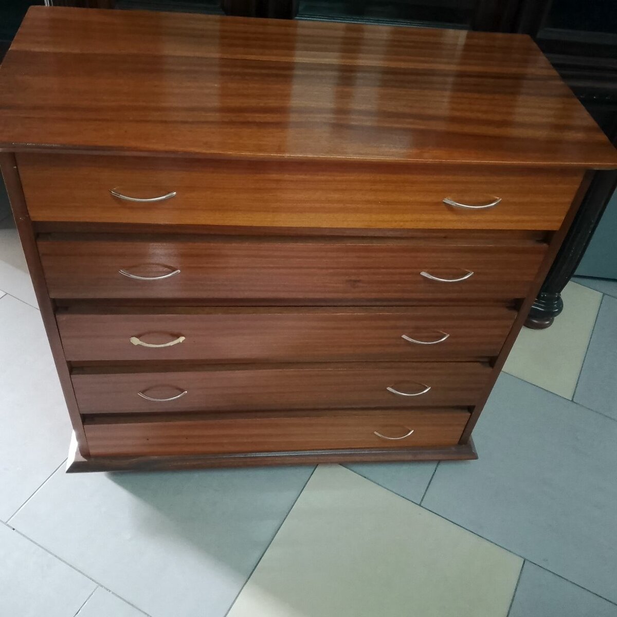 Armoire en bois élégante