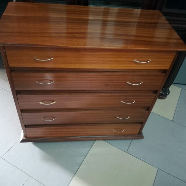 Armoire en bois élégante