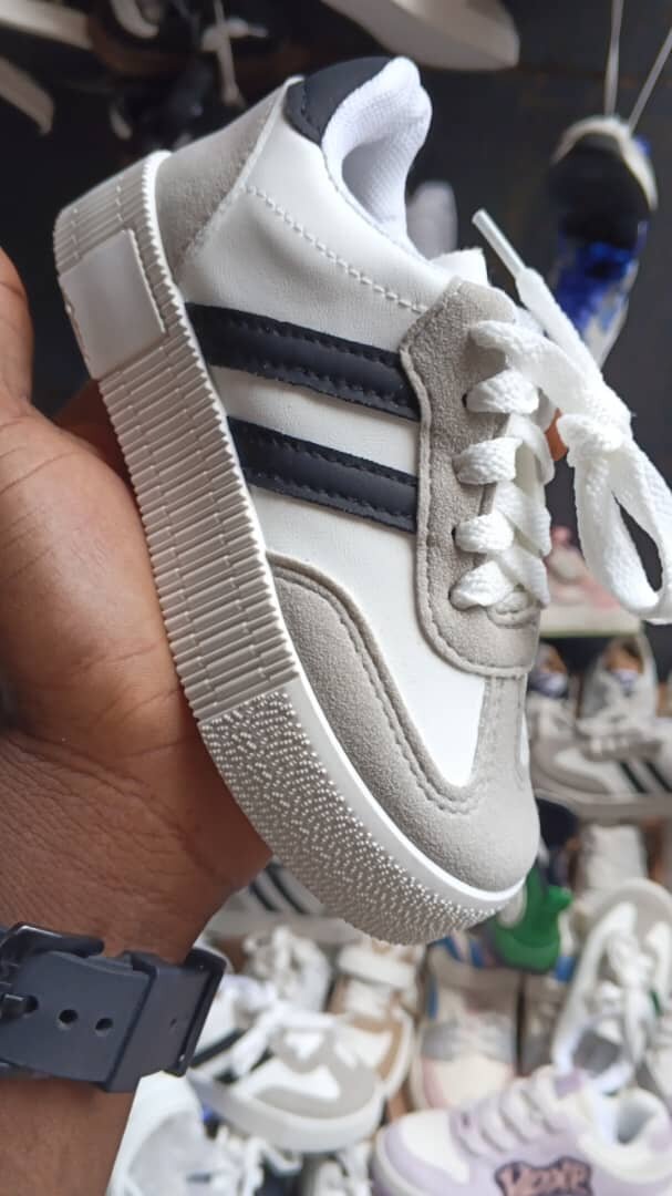 Baskets enfants modernes