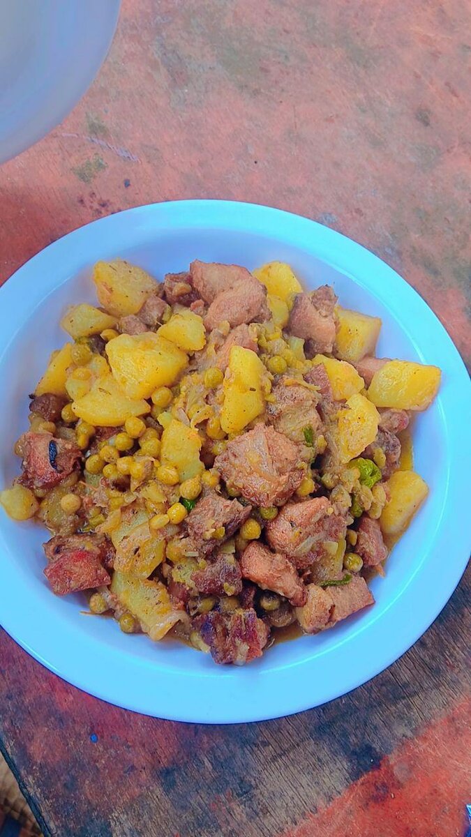 Plat de viande et légumes