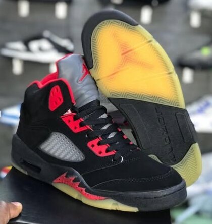 New Stock Alert🛍 New Blazing Jordan sneakers