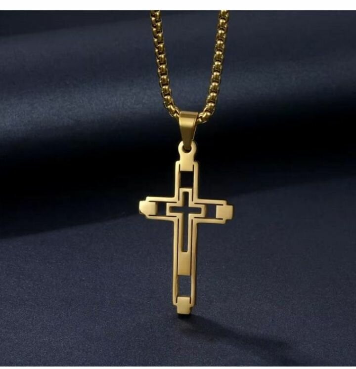 Collier pendentif croix doré