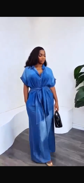 Robe longue en satin bleu