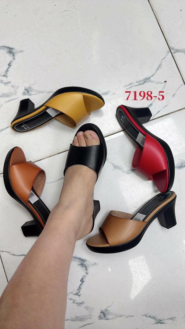 Mules élégantes à talons blocs