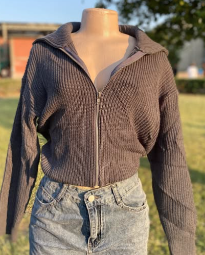 Short knitted sweate size: M/L