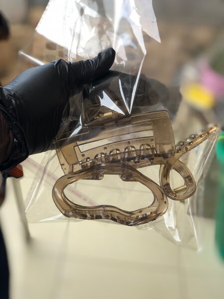 Pince à cheveux transparente élégante