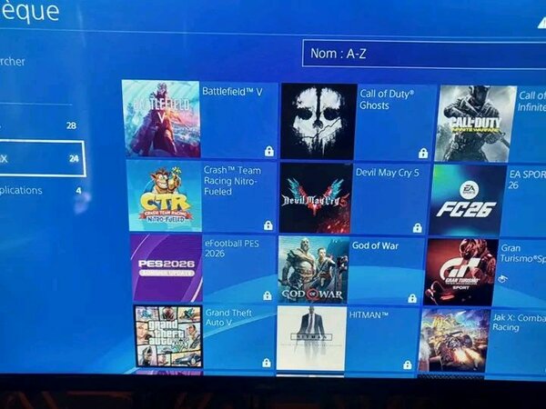 Console PS4 avec manettes