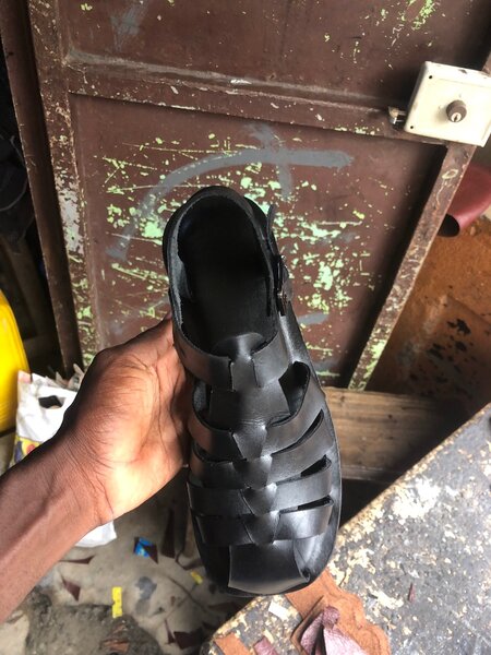 Sandales en cuir noir homme