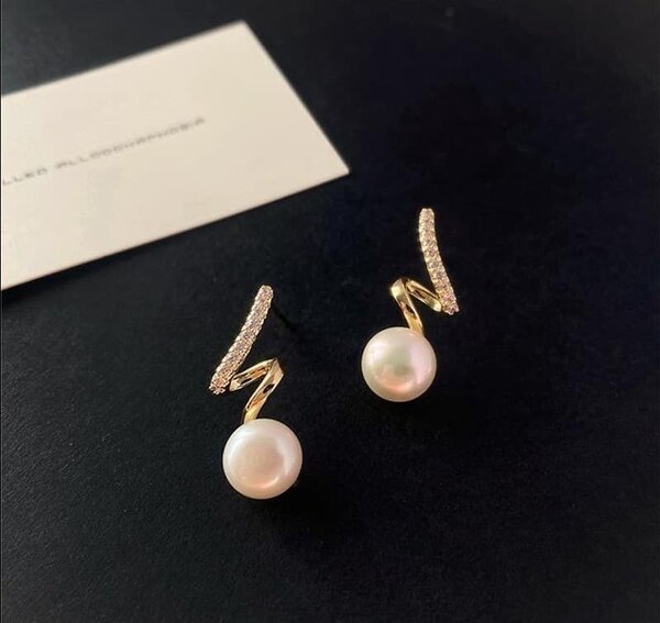 Golden Plated Womens Zigzag Pearl Earrings - Lightweight Al