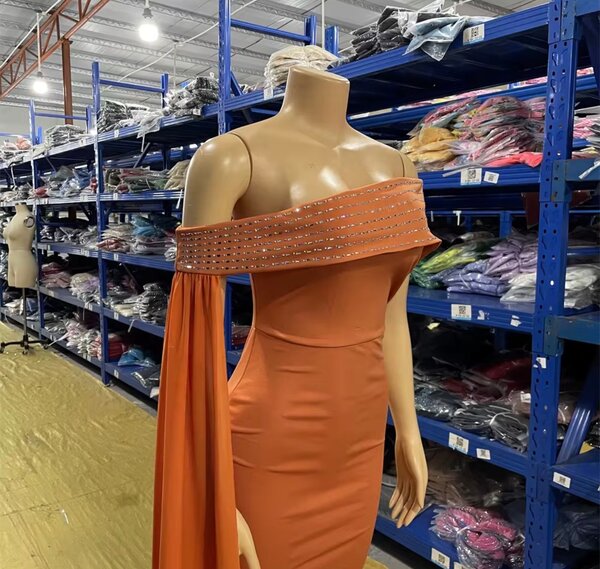 Robe Épaule Dénudée Élégante