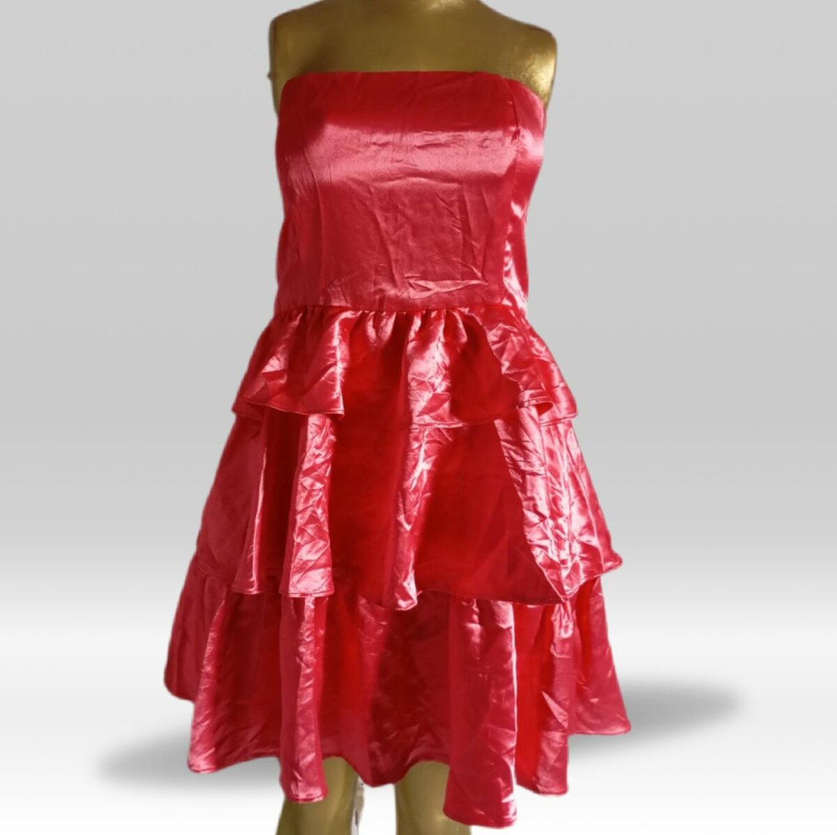 Robe en soie satinée, M