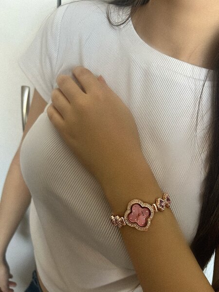 Розовые часы Van Cleef