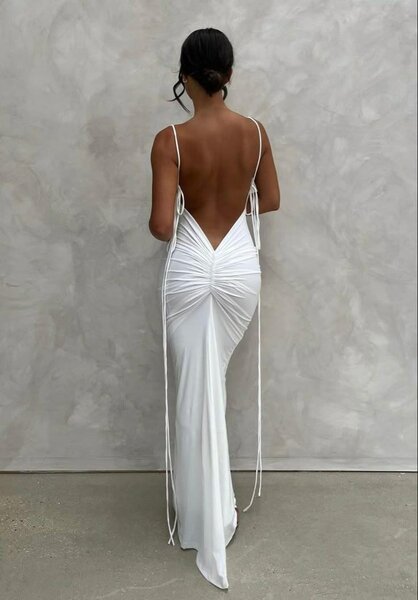 Robe longue blanche dos nu