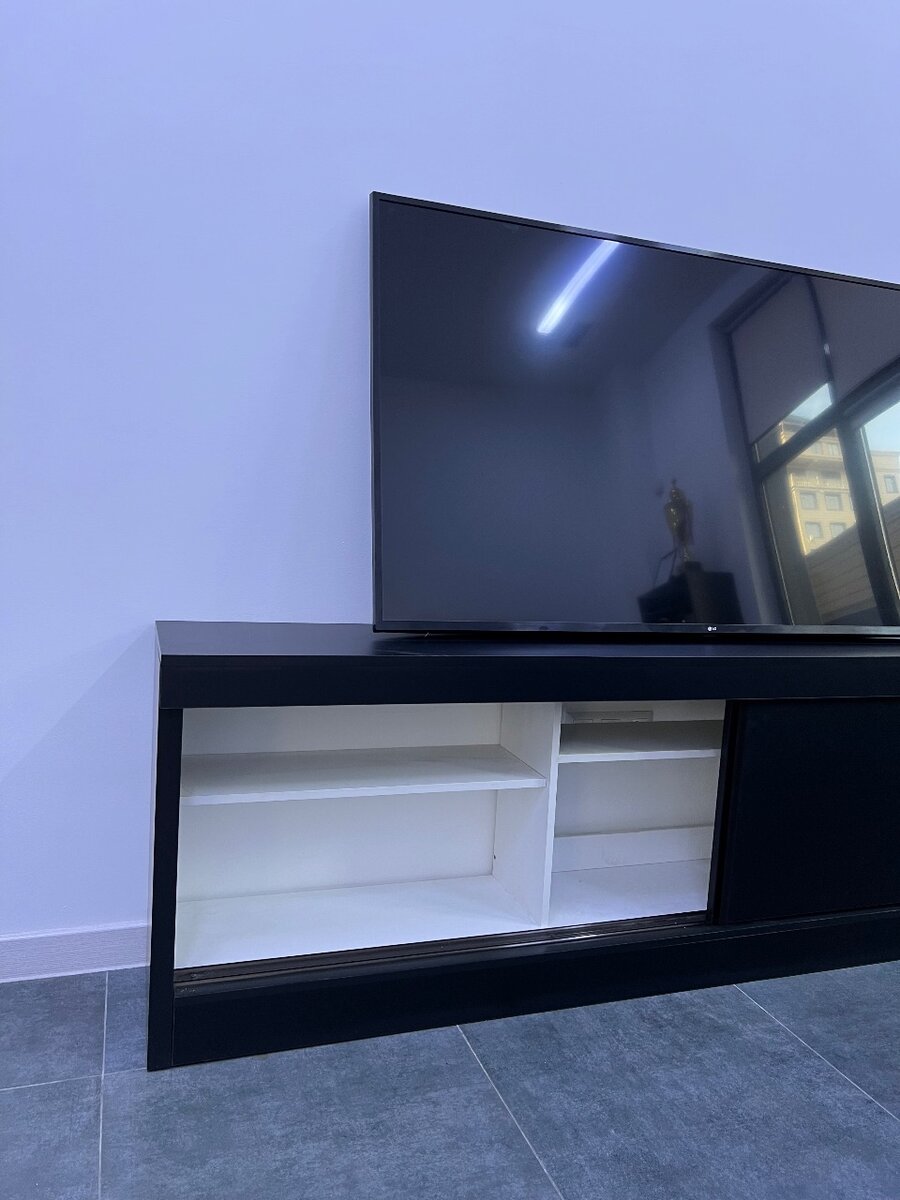 Две тумбы пот ТВ по цене одной