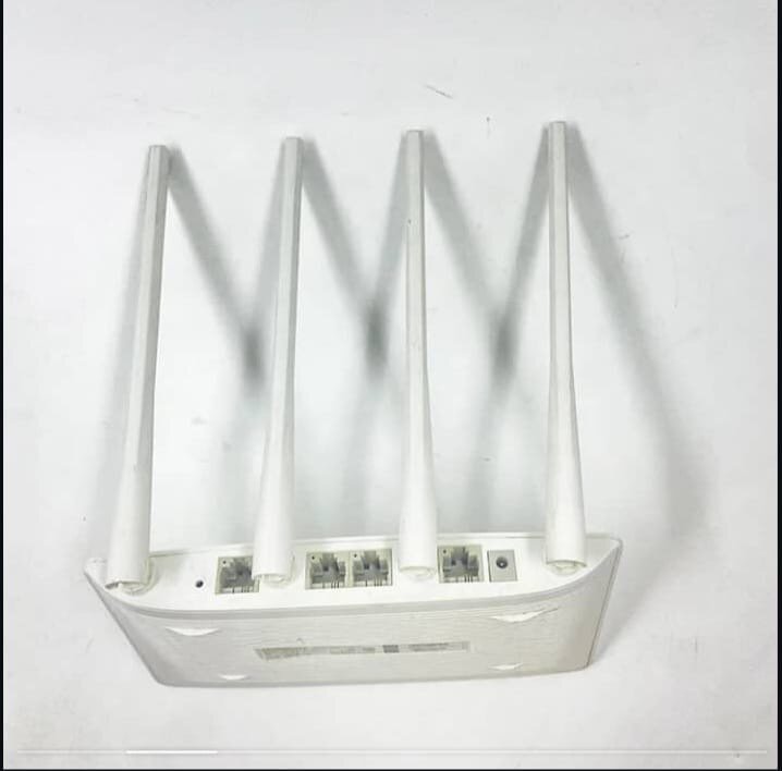 Routeur Wi-Fi 4 antennes