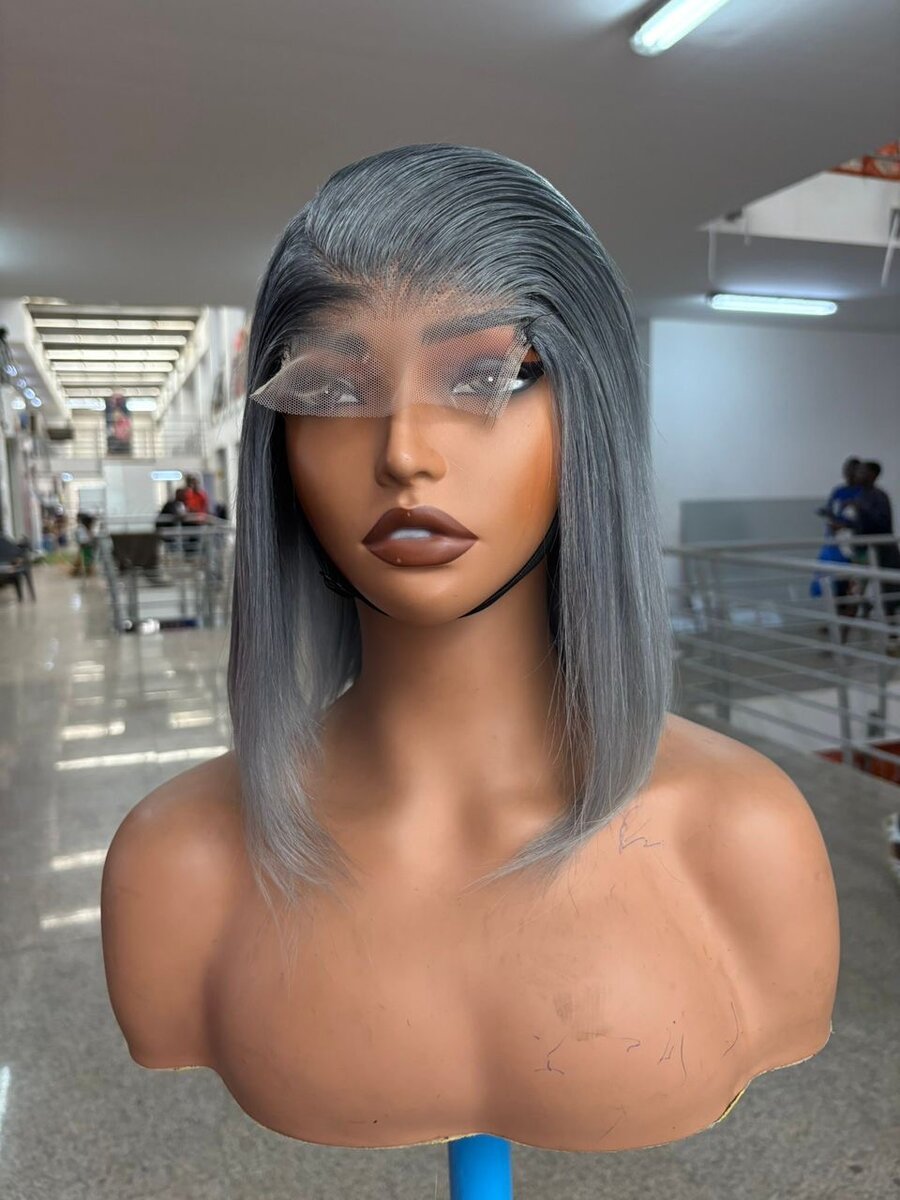 Perruque en dentelle avant