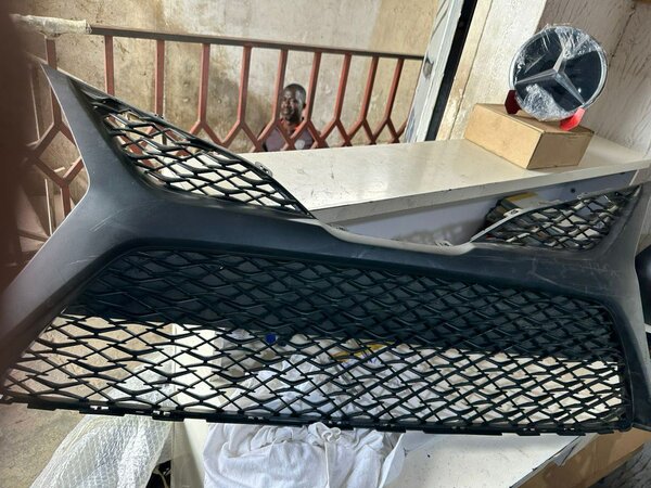 Toyota Camry 2018 down grill SE