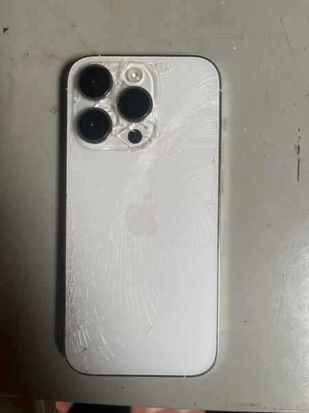 iPhone avec Écran Fissuré