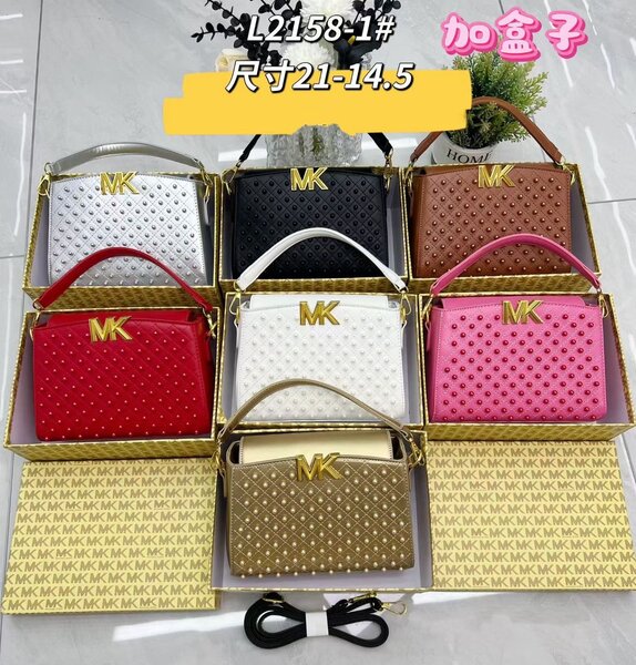 Sac à main clouté MK élégant