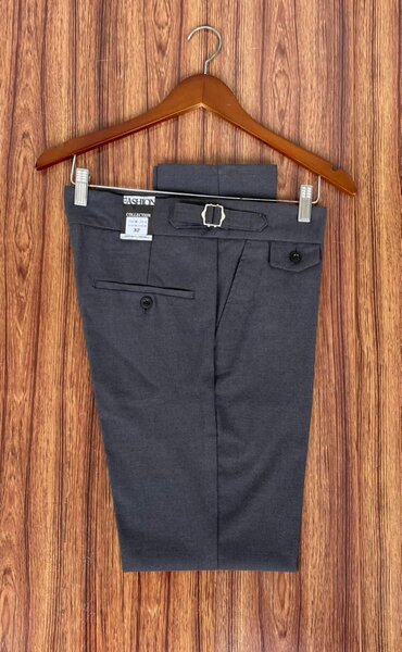Pantalon élégant gris homme