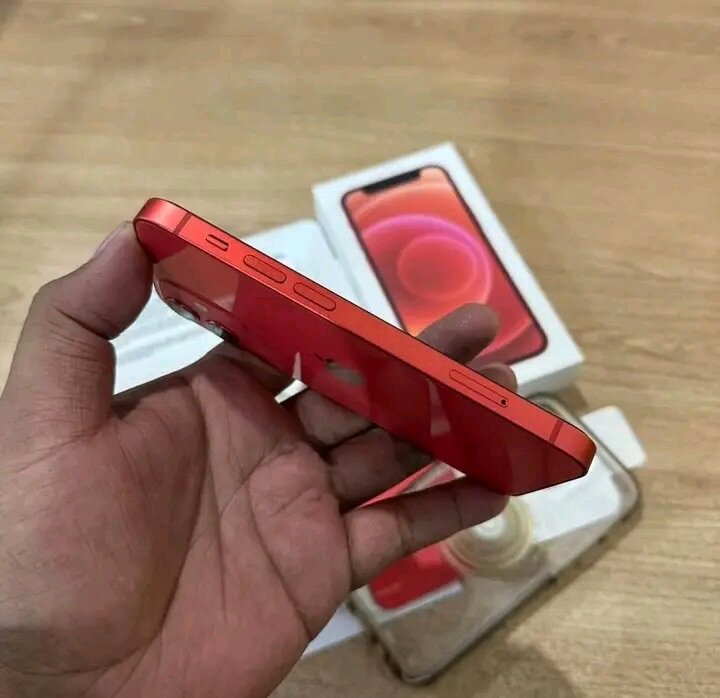 iPhone 12 Rouge Neuf
