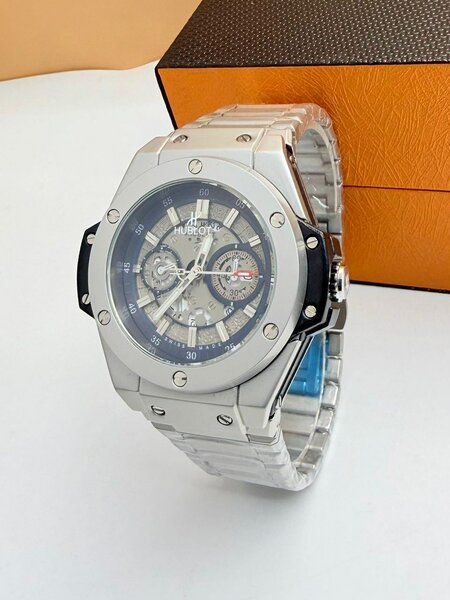 Montre sportive en acier inoxydable