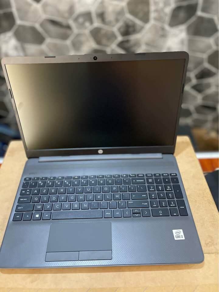 Laptop HP 15 - dwo  PCC : Intel Core i3  RAM : 8 GB DDR 4