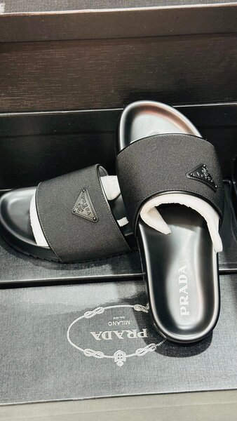 Sandales de luxe Dior & Prada