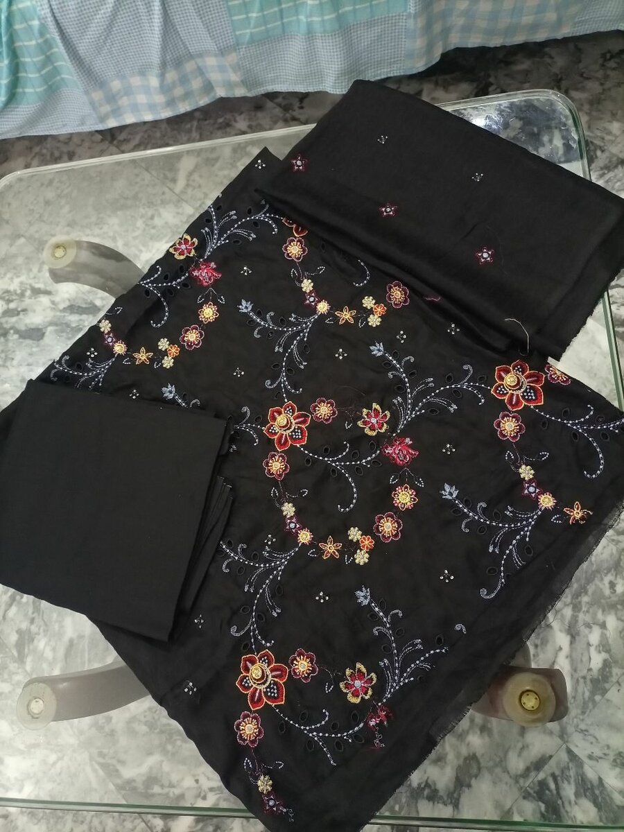 Bareeza lawn 2pc suit unstith Emborided