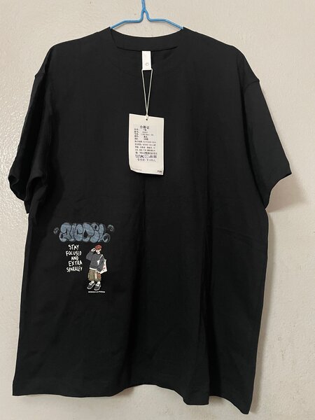 T-shirt noir imprimé unisexe