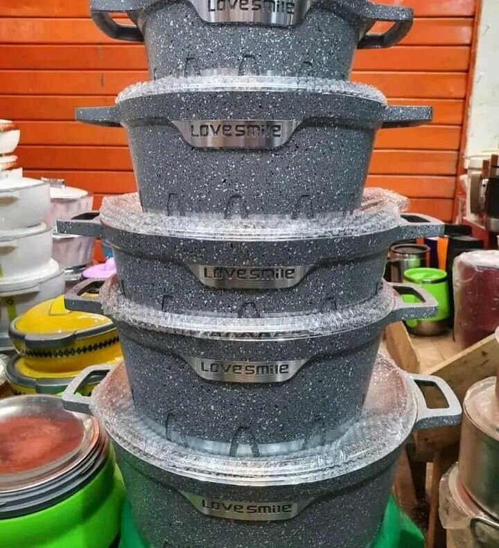 Nonstick cookware set