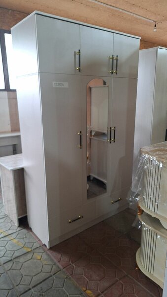 Шкаф 3х дверный