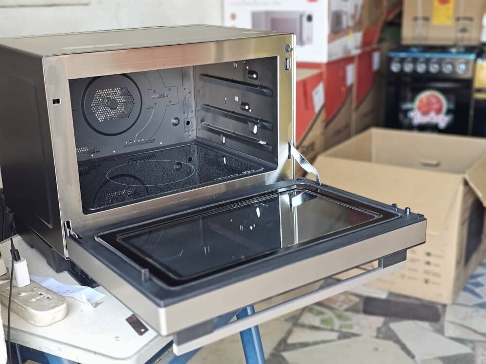 Authentic Panasonic 31 Littes Microwave- black