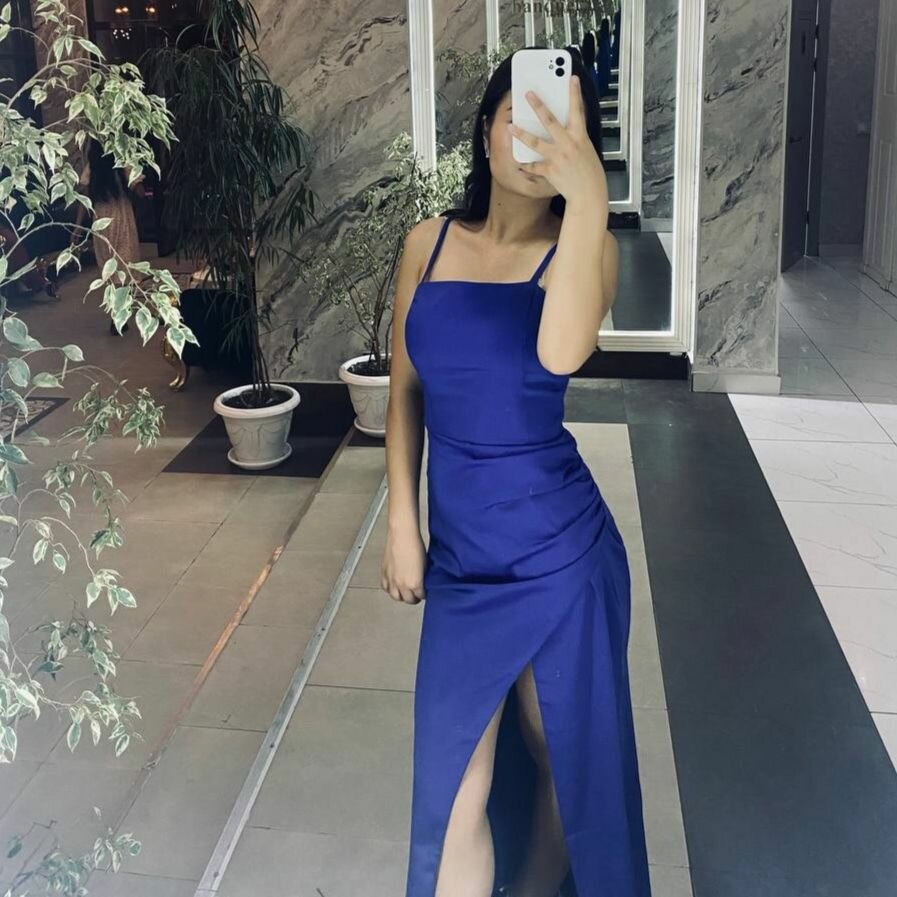 Носила только один раз, платье очень удобно