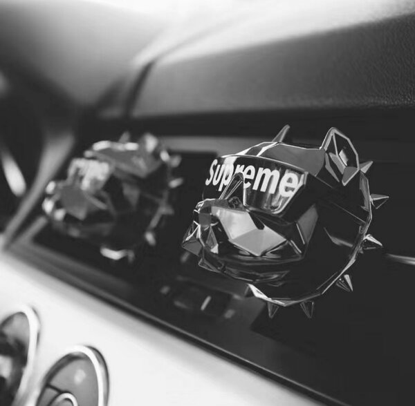 Стильные вонючки в форме двигаюшегося собаки