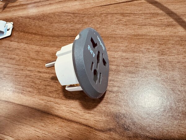 Adaptateur universel de voyage