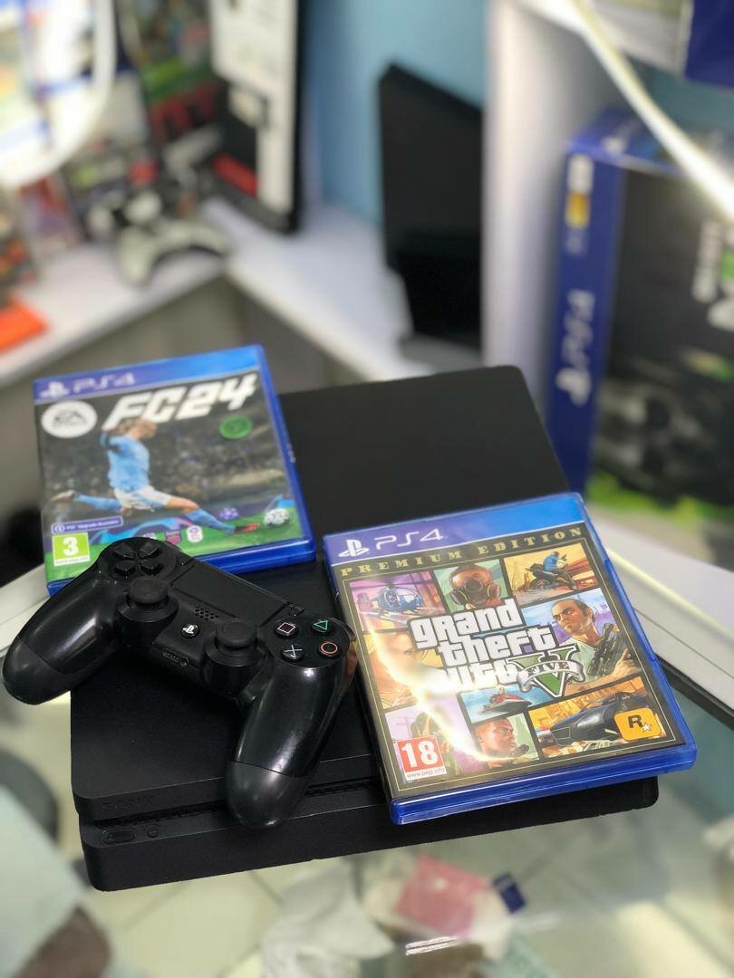 PS4 slim non cracker+ 1 CD au choix