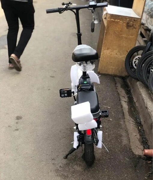 Vélo électrique pliable compact